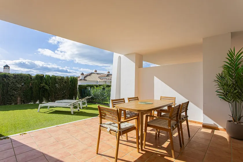 Sunny apartment w/ private garden + sun beds ! - Image 1