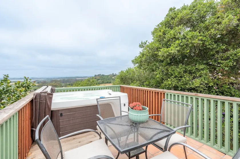 Hilltop Villa w/ Great Views & Private Hot Tub - Image 1