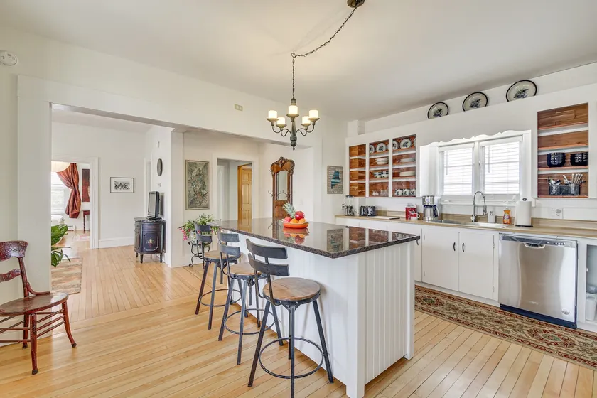 Tasteful Gardiner Triplex Near Downtown Augusta! - Image 1