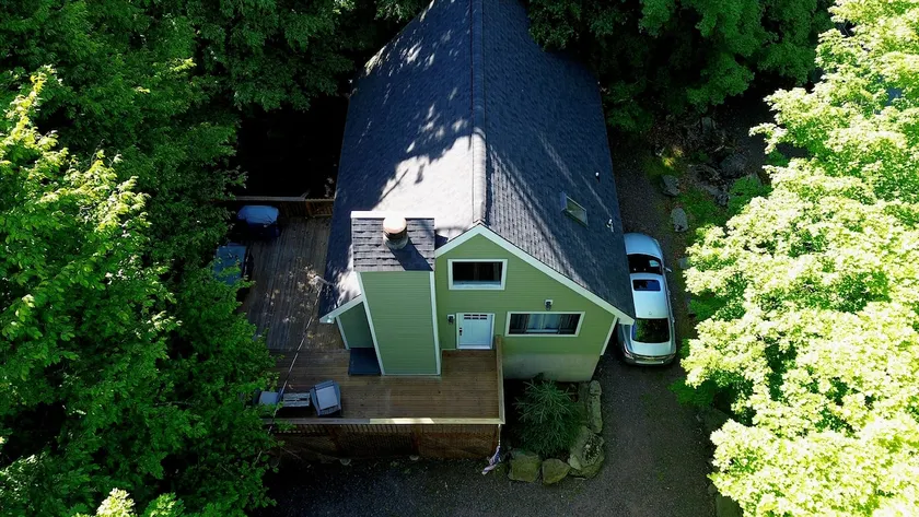 M&J's Hideaway - Image 1