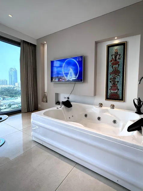 High Rise Private Jacuzzi, White Elegance Floor 11 - Image 1