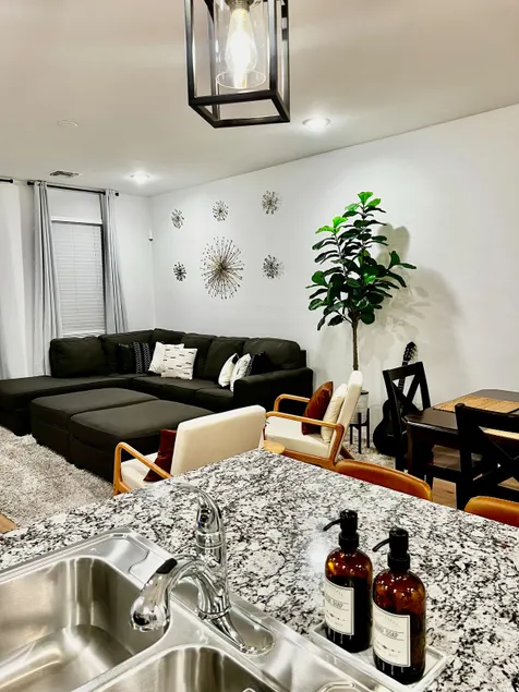 Cozy 3 Bedroom in central area - Image 1