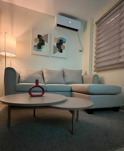 Modern and independent suite near the airport - Image 1