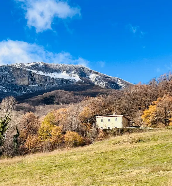 Abruzzo Farmhouse with Spectacular Views - Image 1