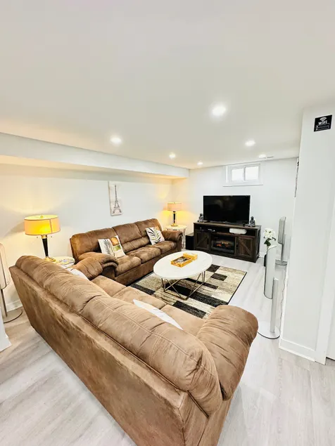 2 Bedroom Cozy Unit near Airport - Image 1