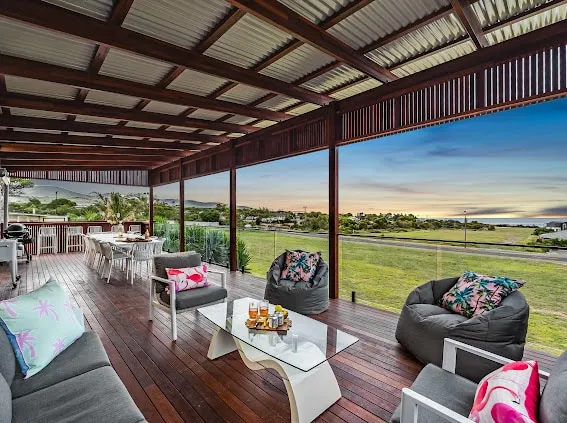 The Deck Sellicks~Family&Pet friendly entertainer - Image 1