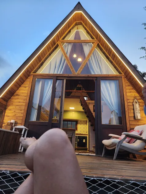 Cabana do Lago, a romantic chalet in the garden. - Image 1