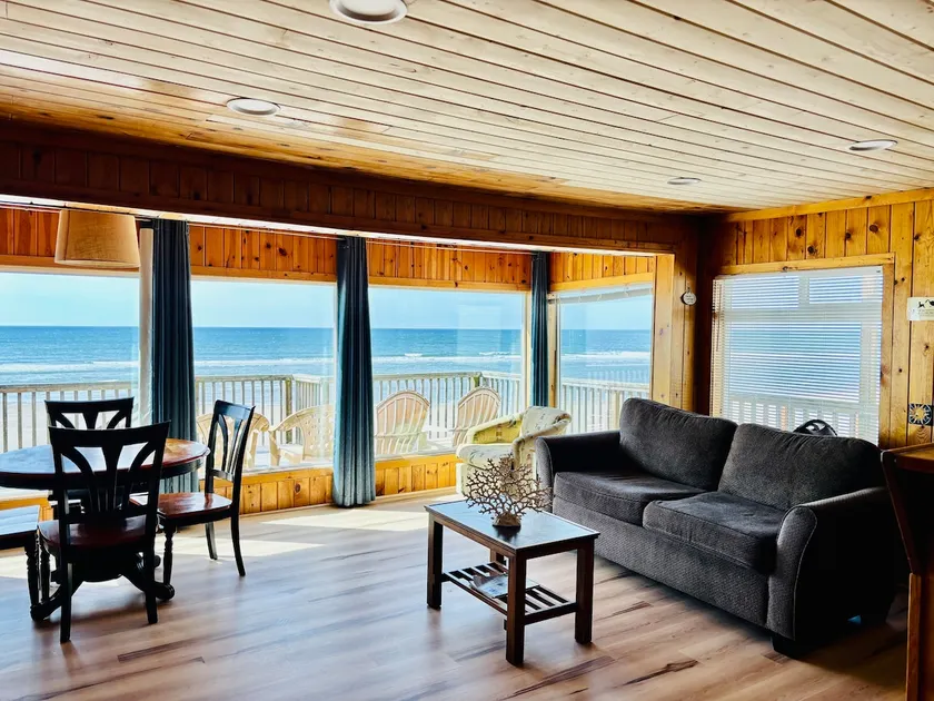 PurpleMoon2:Beachfront home W/private beach access - Image 1