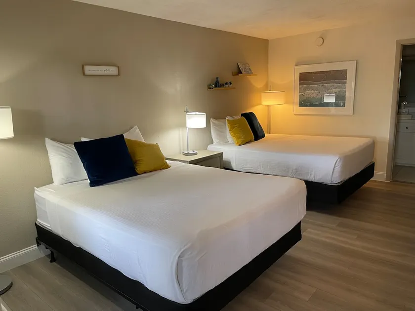 Heated Pool, King Bed, Bunk Bed, Huge TV, Marina, Tiki Bar & Grill - Image 1