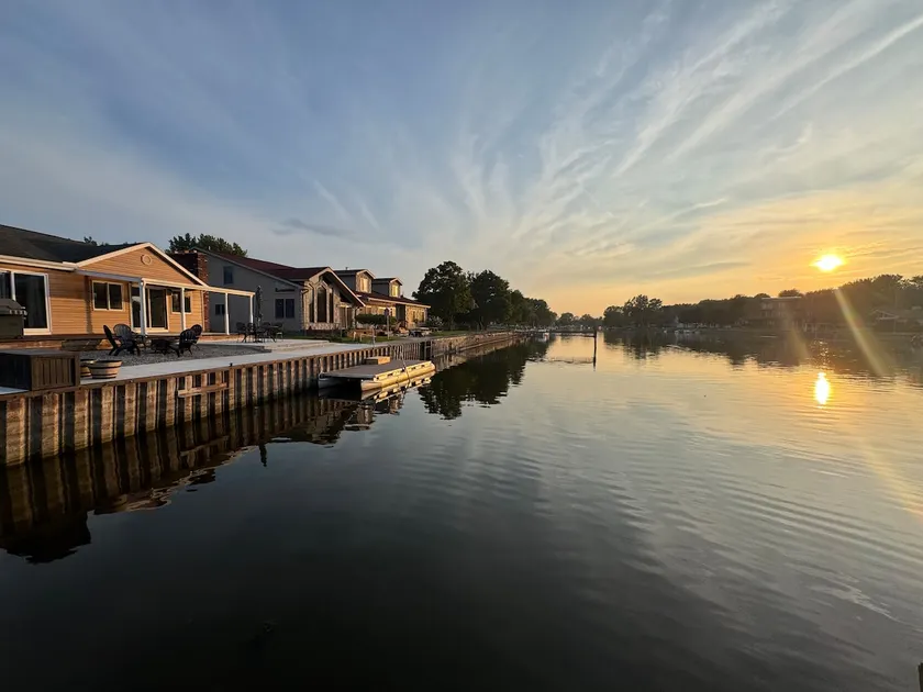 River Trail Retreat by the Bay - Image 1