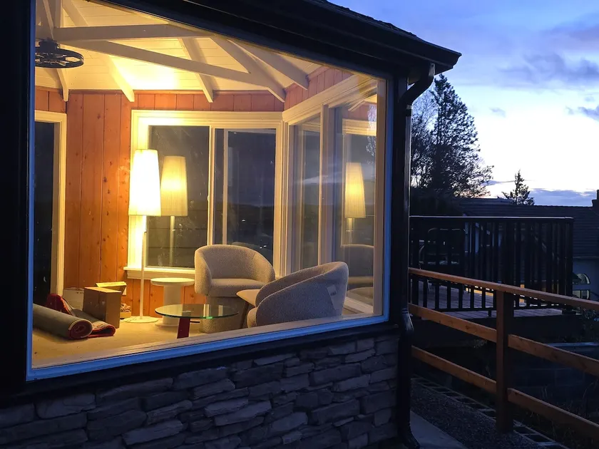 Waterview Escape with Ferry & Sunset Views - Image 1