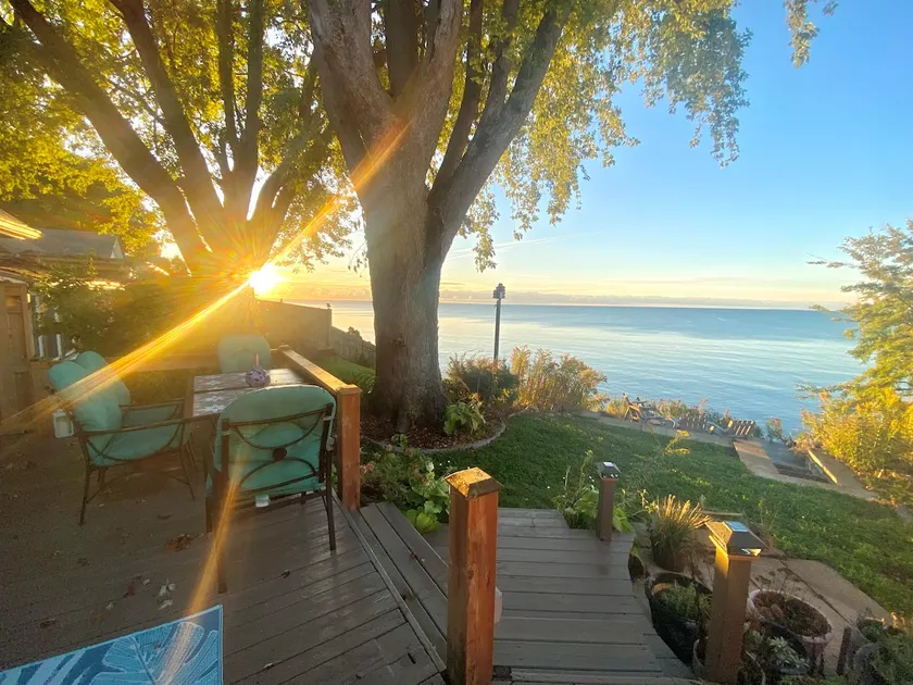 Reveries on the Lake- Kingsville cottage - Image 1