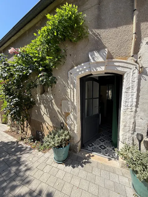 La Damoiselle en Bourgogne - Image 1