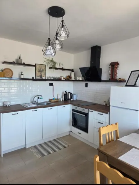 White House Apartments - Boho - Image 1