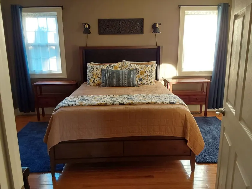 Cozy Downtown Apartment - Image 1