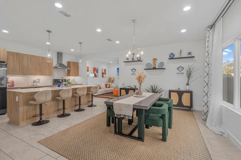 Stylish New Laredo Home - Image 1