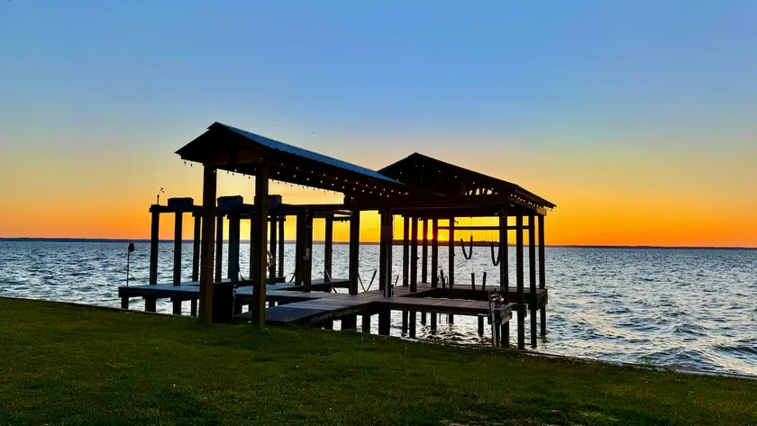Lakehouse! Kayaks! Boat Slip! 3 Acres! - Image 1