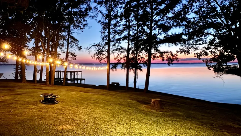 Lakehouse! Kayaks! Boat Slip! 3 Acres! - Image 1