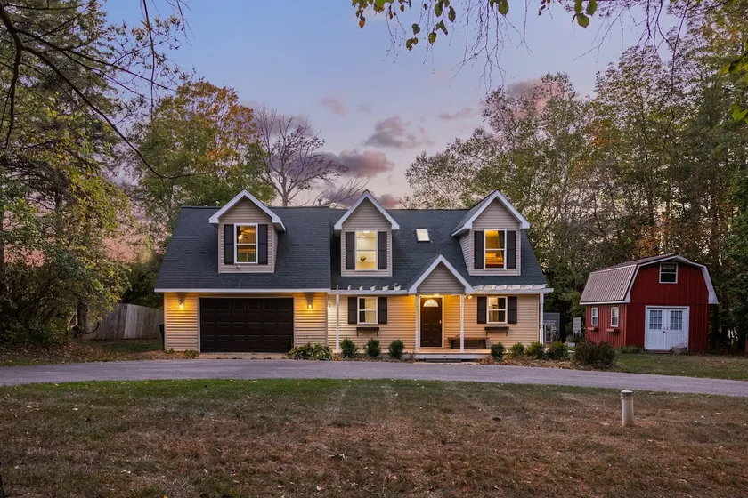 Lakefront Retreat-Mins to Dtown| Firepit| Hot Tub! - Image 1