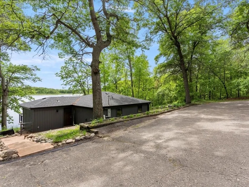Anchor Bay-Feet from water's edge|Deck|Grill| - Image 1