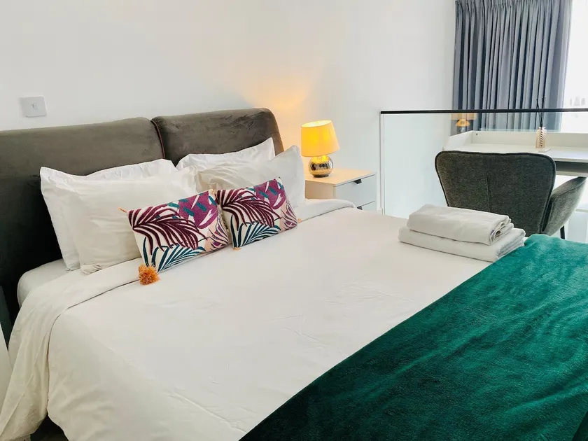 Stylish 1 bedroom duplex @ Embassy Gardens - Image 1