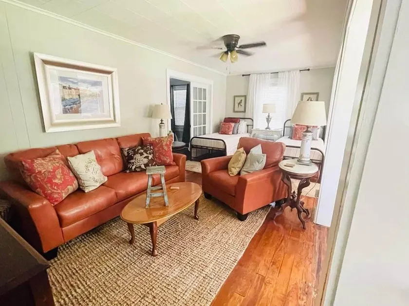 Historic Bay Cottage of Fairhope - Image 1