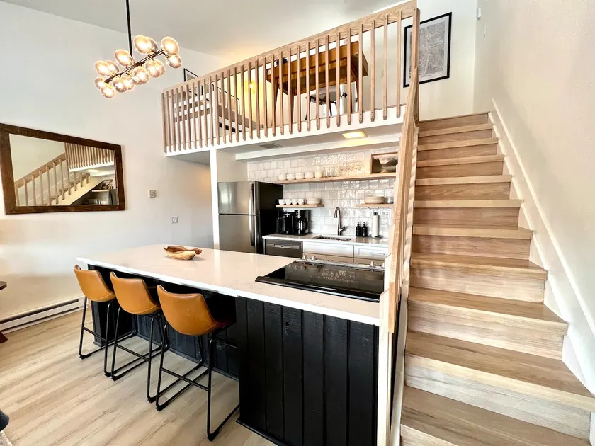 Cozy mtn view downtown condo. 3 min walk to lifts! - Image 1