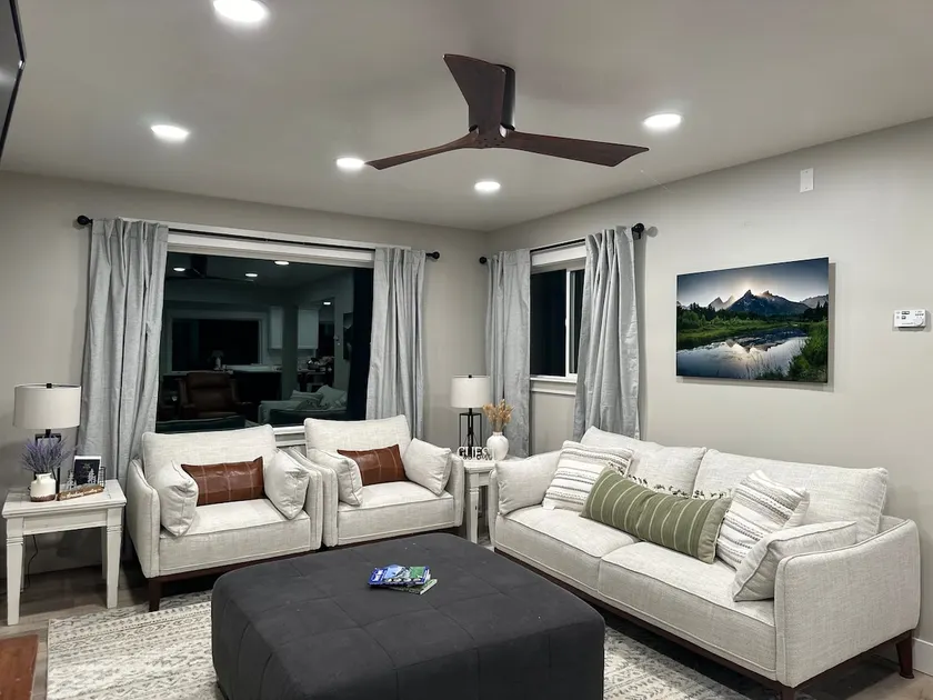 Idahome Farmhouse 6 bdrm, 3 bath Hot tub - Image 1