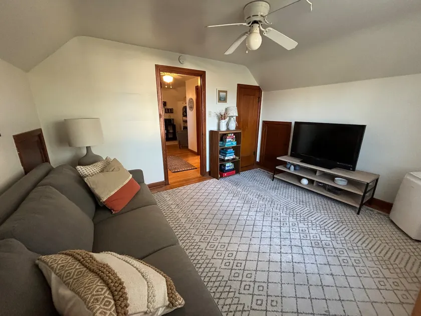 Cozy Small Town Getaway - Image 1