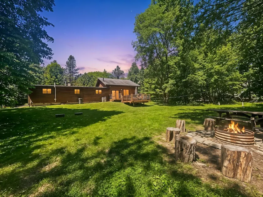 Elk Lodge, beautiful home with lake access - Image 1