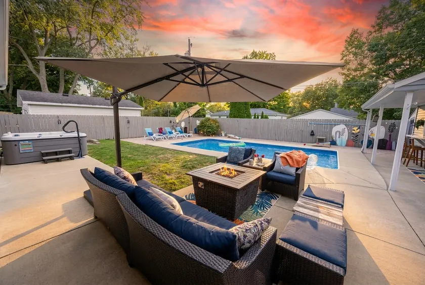 Private Pool, Hot Tub, Games, Central Location - Image 1