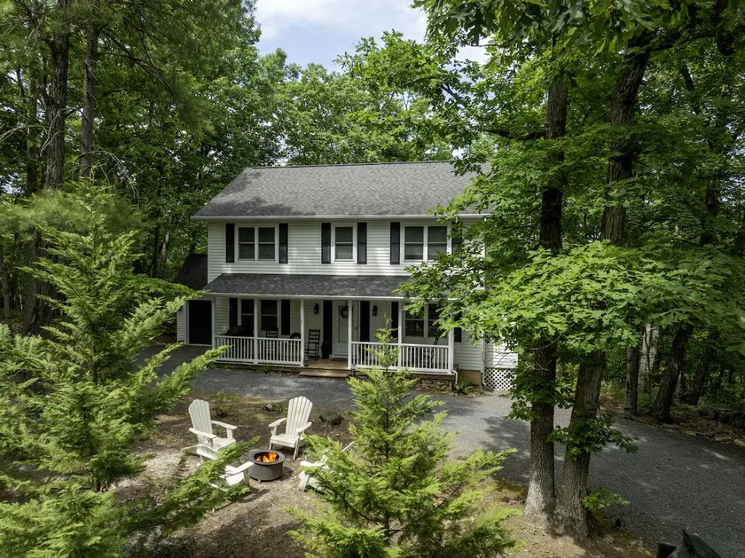 On The Rocks! Spacious mountain home w/ bonus room - Image 1