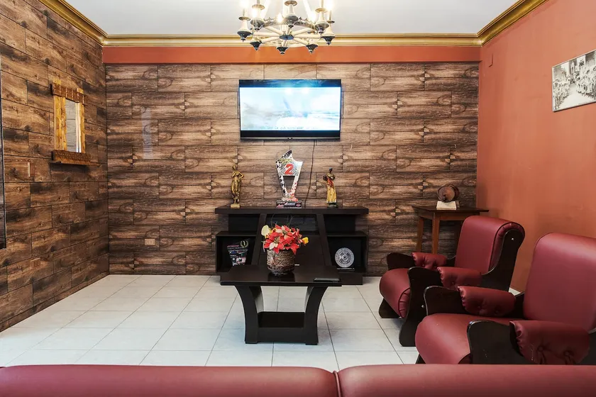 Unbeatable location in Plaza Sucre, apartment-style house. - Image 1