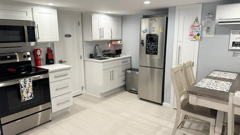 Cozy Bay Shore Hideaway - Image 1