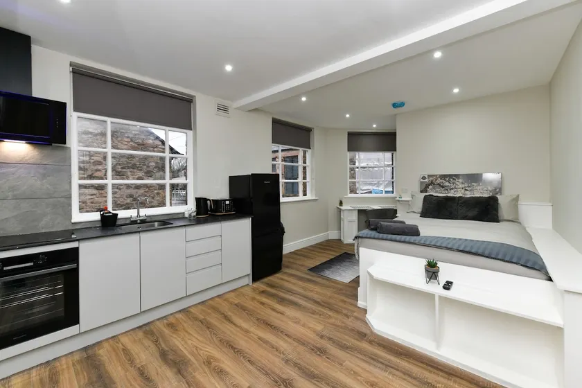 Luxury city centre studio. - Image 1