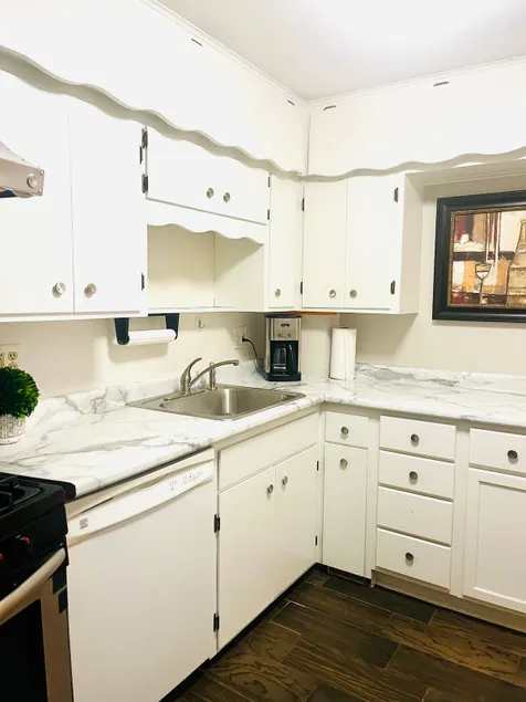 Fully Furnished (Sleeps 9) - Image 1