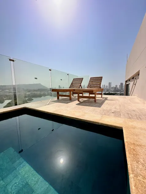 Wall city Duplex apartment with pool deck & gym - Image 1