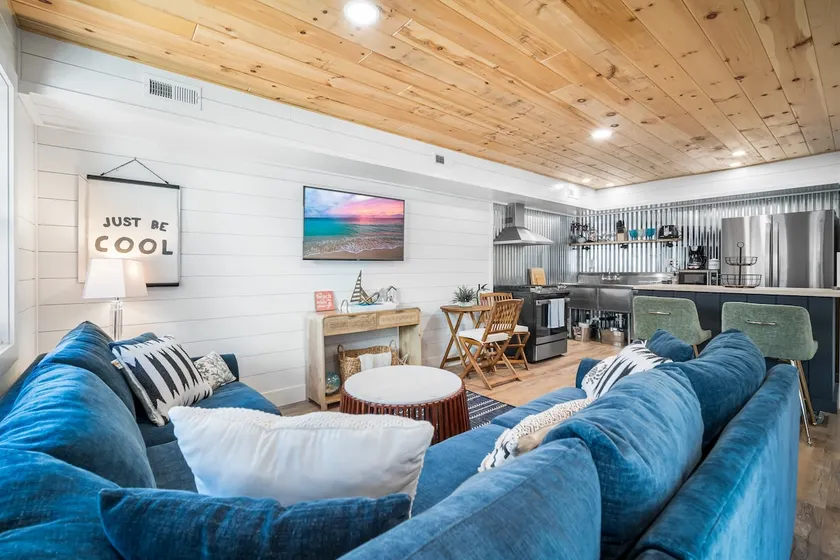 Renovated+Parking+1Block 2 Beach - Image 1