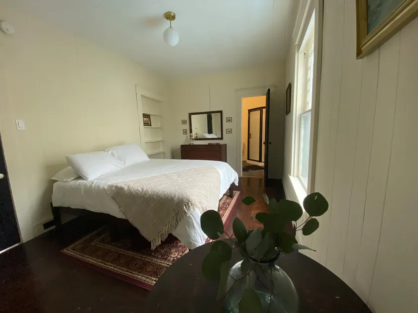 Charming apt in historical home near the mountain - Image 1
