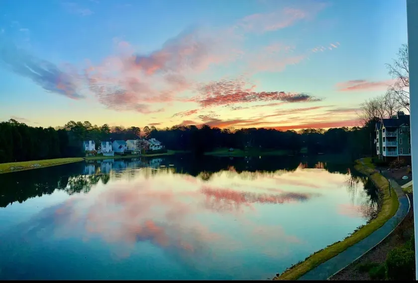 Amazing Lake Views! All fees included in pricing. - Image 1