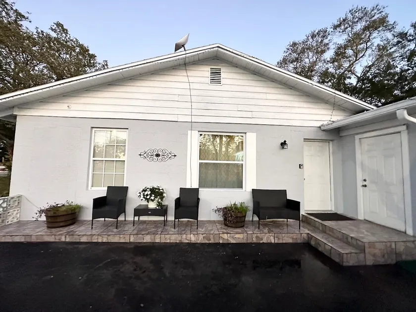 Newly Renovated Lovely Home - Image 1