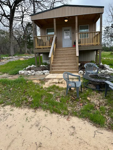 Lumber Jack Cabin Is cozy over look a nice lake. - Image 1