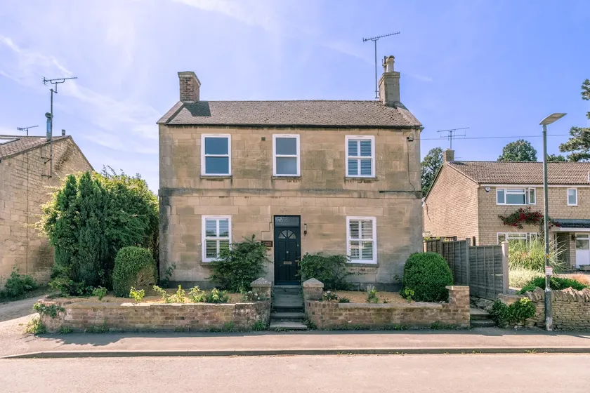 Luxury Cotswolds Cottage with Hot Tub - Image 1