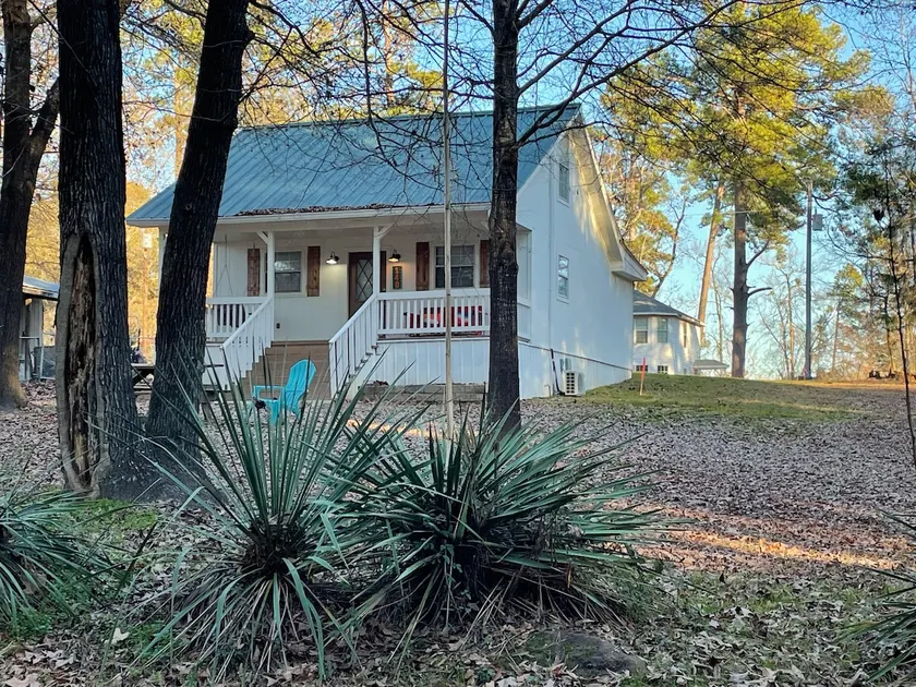 Retro Retreat - Image 1