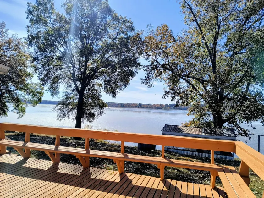 Slice of Heaven on the Lake - Image 1