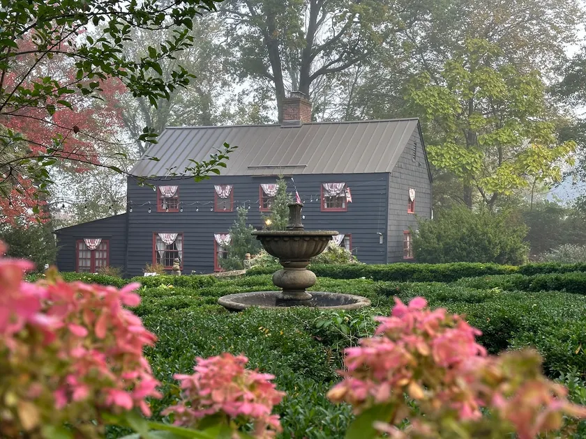 Carriage House- on a private estate-Best Airbnb - Image 1