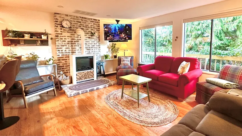 3 BR Home where city meets country - Image 1