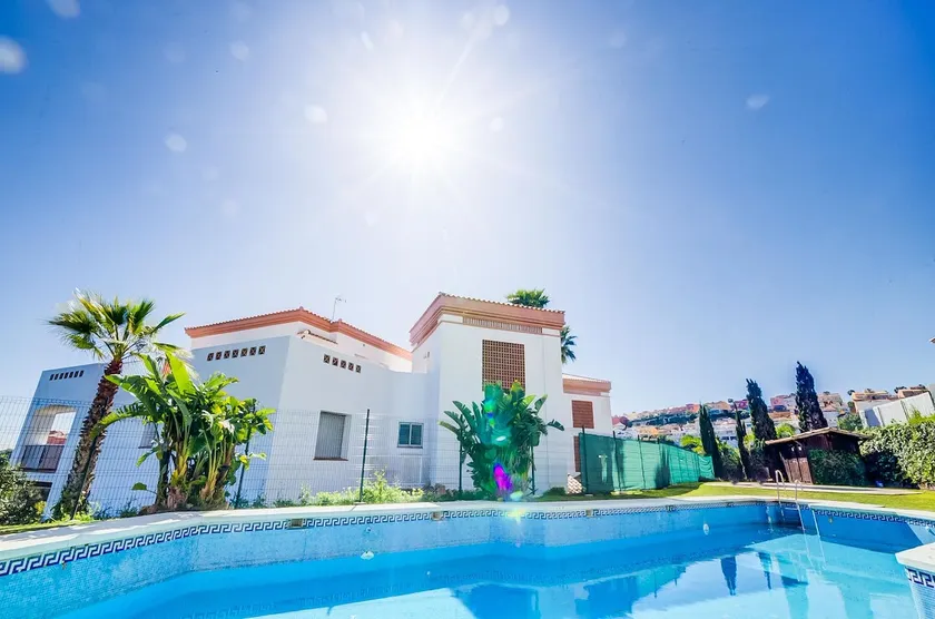Stunning Apartment With Golf Course and Sea Views - Image 1