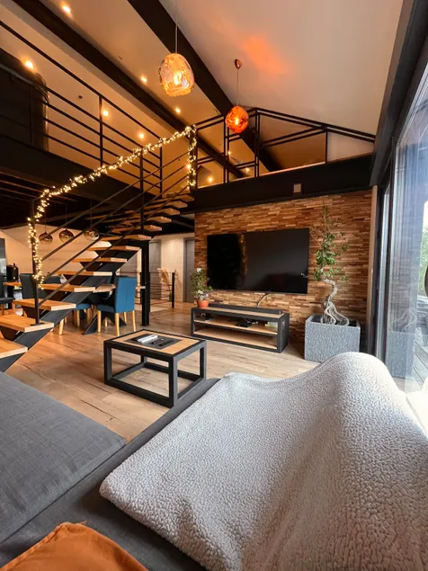 Industrial loft with Jacuzzi - Image 1