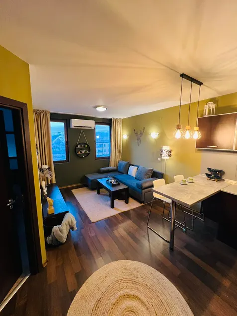 Regal Retreat Gondola Lift Apartment - Image 1